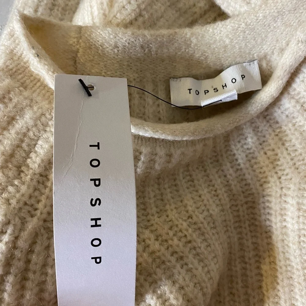NWT TopShop Long Sleeve Cropped Women’s Sweater